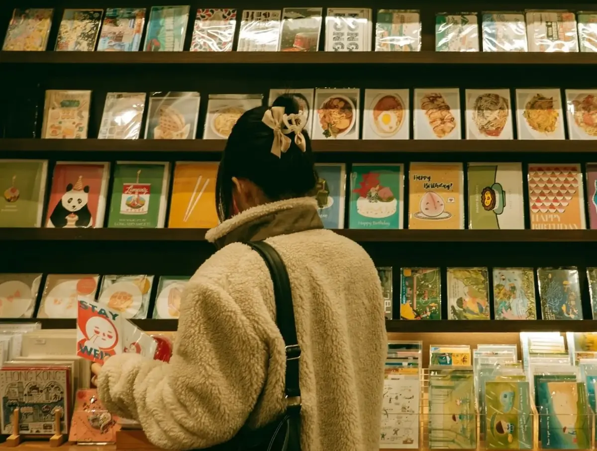 Person buying a gift card