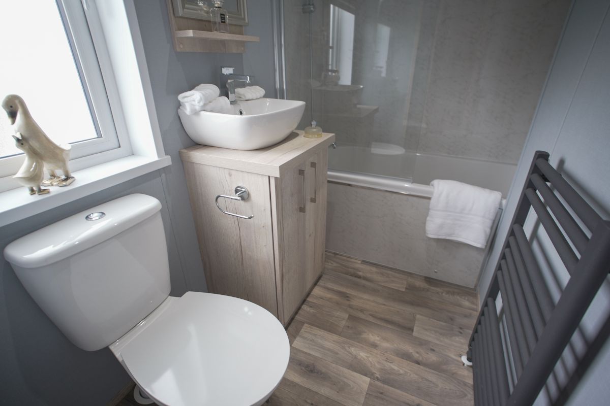 Whinfell Lodge Deluxe - Master En Suite Bathroom